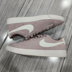 Nike Blazer Low Mavue size 7.5w